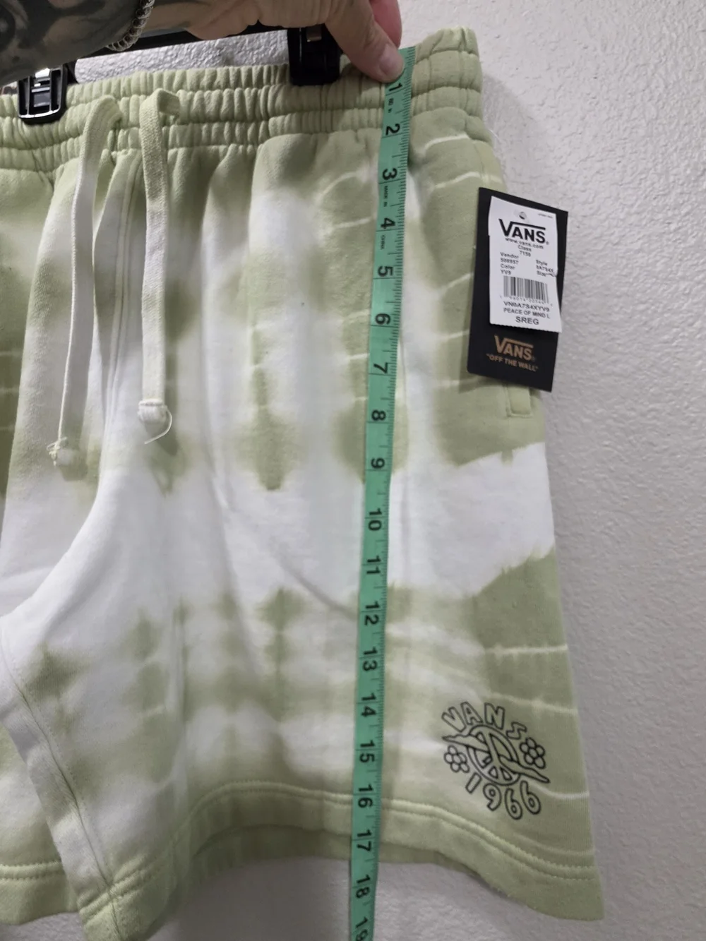 Vans Loose-Fit Draw-String Shorts / Men's Size Small